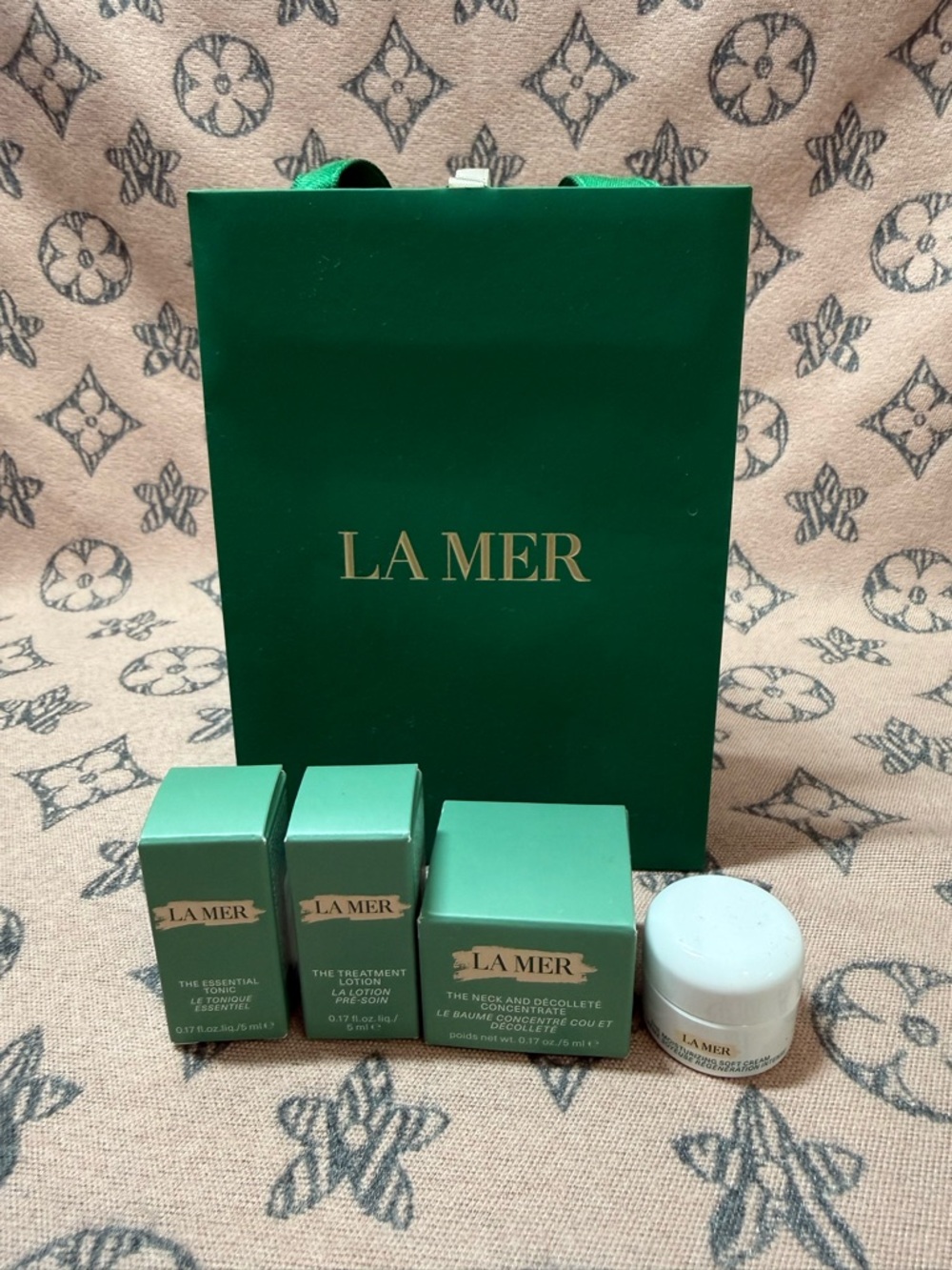 La Mer Mini Skincare Set of 4minis w/ shopping bag